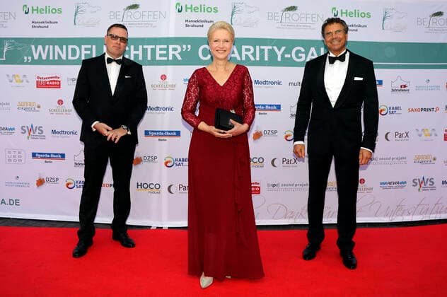 Bilder des Jahres 2021, Entertainment 08 August Entertainment Themen der Woche KW34 Thomas Knüppel, Manuela Schwesig und Matthias Birth bei der 4. Windflüchter Charity Gala zu Gunsten der Stiftung Betroffen˜ im Störtebeker Brauquartier. Stralsund, 28.08.2021