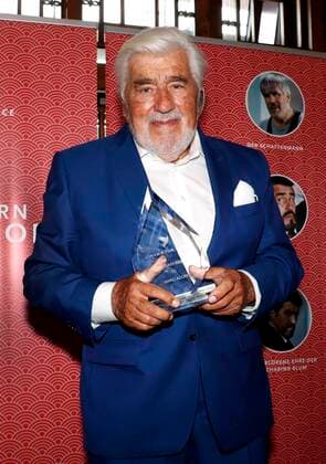 Bilder des Jahres 2021, Entertainment 08 August Entertainment Themen der Woche KW34 Mario Adorf bei der Gala Verleihung Ehrenpreis fuer Mario Adorf im China Club Berlin.