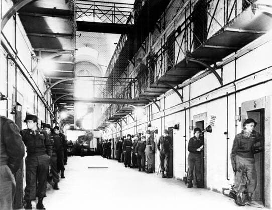 International Military Tribunal (IMT) November 20, 1945 - October 1, 1946 Guards in the prison, where the defendants are held in custody during the International War Crimes Trial. Nuremberg, Germany 1946 ! ACHTUNG: AUFNAHMEDATUM GESCHÄTZT!