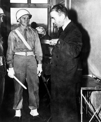 IInternational Military Tribunal (IMT) November 20, 1945 - October 1, 1946 Guards in the prison cell of the defendant Albert Speer. International War Crimes Trial. Nuremberg, Germany 1946 ! ACHTUNG: AUFNAHMEDATUM GESCHÄTZT!