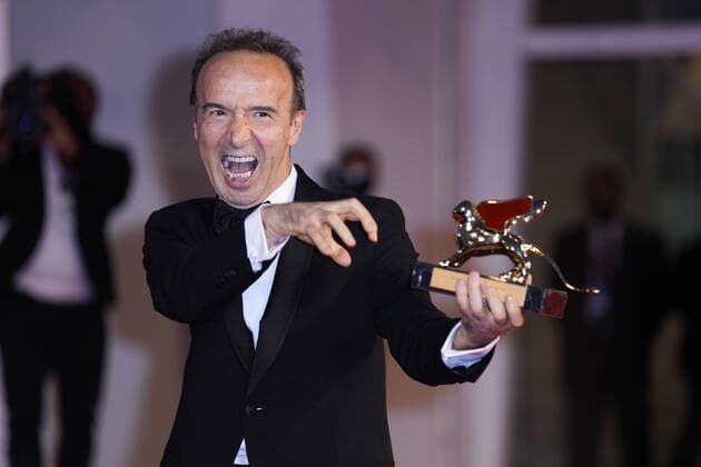 Bilder des Jahres 2021, Entertainment 09 September Entertainment Themen der Woche KW35 Entertainment Bilder des Tages Foto IPP Daniele Cifala™ Venezia 01 09 2021 The 78th Venice Film Festival - 78 Mostra Internazionale d™Arte Cinematografica Opening Ceremony - cerimonia di apertura - nella foto: Roberto Benigni con il leone d oro alla carriera Italy Photo Press - World Copyright