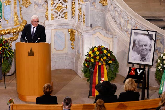 Bilder des Jahres 2021, News 09 September News Themen der Woche KW35 News Bilder des Tages Frank-Walter Steinmeier beim Trauerstaatsakt zu Ehren des verstorbenen früheren Ministerpräsidenten Kurt Biedenkopf in der Frauenkirche Dresden. Dresden, 03.09.2021