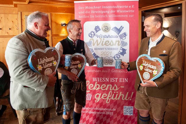 Muenchen, Pressekonferenz zur 2. Wirtshauswiesn im Augustiner am Platzl beim Wirteehepaar Oliver und Barbara Wendel, v. l. Christian Schottenhamel, Gregor Lemke und Peter Inselkammer