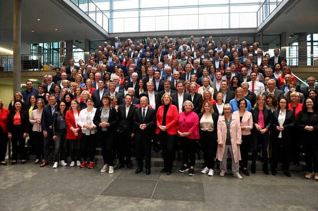 Bilder des Jahres 2021, News 09 September News Themen der Woche KW39 News Bilder des Tages Saskia Esken, Rolf Mützenich, Olaf Scholz, Bärbel Bas u.a. beim Bildtermin mit der neuen SPD Fraktion auf der Fraktionsebene im Reichstagsgebäude. Berlin, 29.09.2021