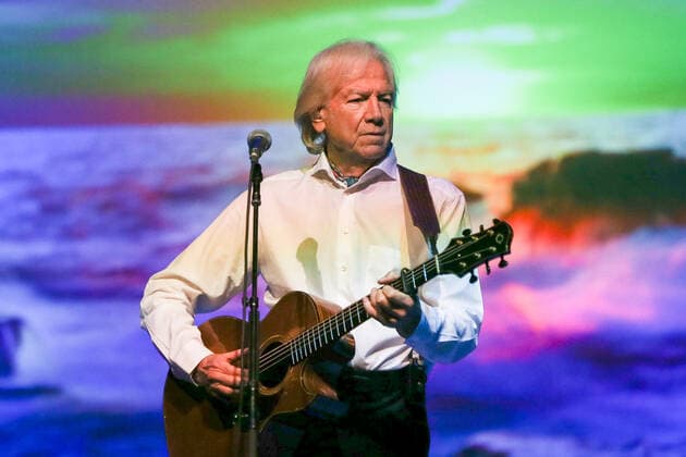 October 2, 2021, Huntington, New York, United States: Justin Hayward of the Moody Blues performs in concert at the Paramount on October 2, 2021 in Huntington, New York. Huntington United States - ZUMAw109 20211002_zap_w109_002 Copyright: xDebbyxWongx
