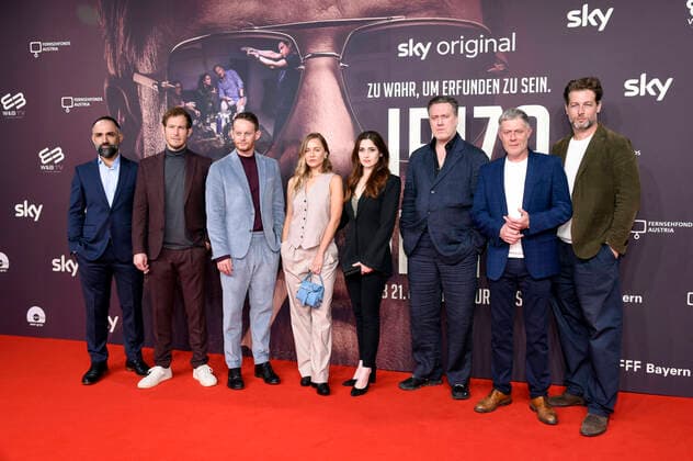 Bilder des Jahres 2021, Entertainment 10 Oktober Entertainment Themen der Woche KW41 David A. Hamade, Stefan Murr, Patrick Güldenberg, Cosima Lehninger, Deleila Piasko, Nicholas Ofczarek, Andreas Lust und Julian Looman bei der Premiere der Sky-Serie Die Ibiza-Affäre im Arri Kino. München, 17.10.2021