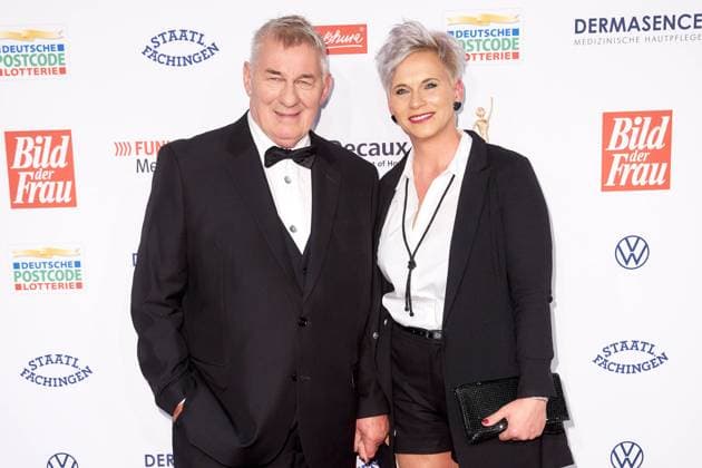 Verleihung der Goldenen Bild der Frau Heinz Hoenig mit Ehefrau Annika Kärsten auf dem roten Teppich bei der Verleihung der Goldenen Bild der Frau im Stage Theater Neue Flora in Hamburg. Copyright: xEventpressxGolejewskix