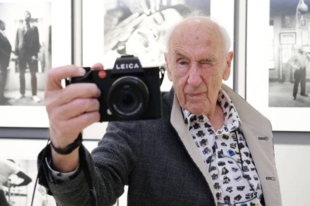 Bilder des Jahres 2021, Entertainment 11 November Entertainment Themen der Woche KW44 Entertainment Bilder des Tages Düsseldorf 06.11.2021 Fotojournalist Bildjournalist Fotograf Thomas Hoepker besuchte seine Foto-Austellung Wanderlust in der Leica Galerie Königsallee Düsseldorf Nordrhein-Westfalen Deutschland
