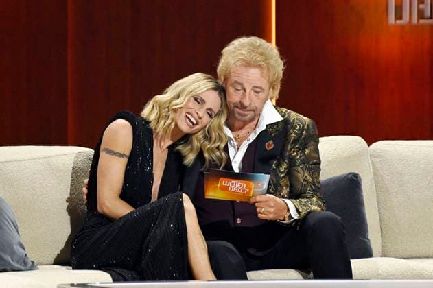 Bilder des Jahres 2021, Entertainment 11 November Entertainment Bilder des Tages Michelle Hunziker und Thomas Gottschalk in der ZDF-Unterhaltungsshow Wetten, dass..? live aus der Messehalle. Nürnberg, 06.11.2021