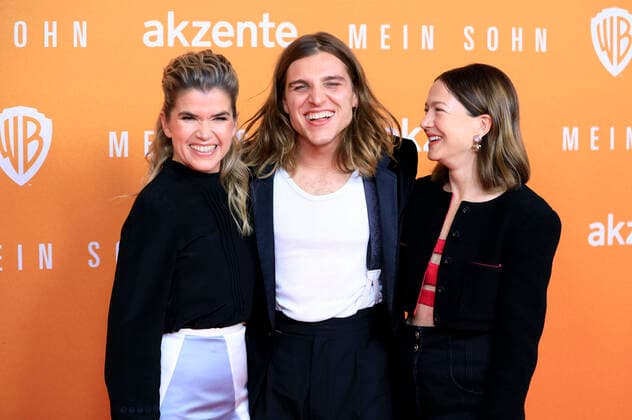 Bilder des Jahres 2021, Entertainment 11 November Entertainment Themen der Woche KW45 Entertainment Bilder des Tages Anke Engelke, Jonas Dassler und Hannah Herzsprung bei der Premiere des Kinofilms Mein Sohn im Kino International. Berlin, 08.11.2021
