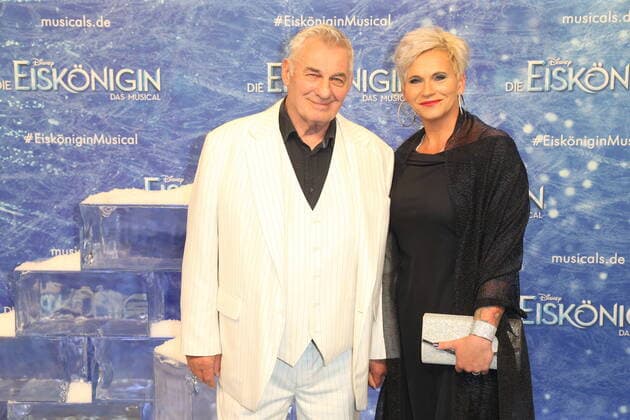 Musicalpremiere Hamburg Heinz und Annika Hoenig Premiere vom Disney Musical Die Eiskönigin im Stage Theater an der Elbe, Hamburg 8.11.2021