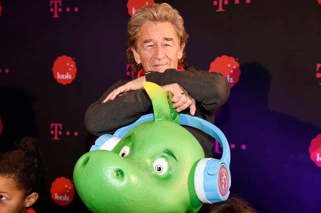 Bilder des Jahres 2021, Entertainment 11 November Entertainment Themen der Woche KW45 Peter Maffay beim Fototermin zur Vorstellung der Tabaluga Hörspiel Abenteuerreise in 3D-Audio von Kekz mit der Telekom im Telekom Shop. München, 09.11.2021