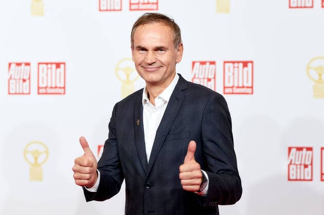 Das Goldene Lenkrad 2021 Oliver Blume (Vorstandsvorsitzender der Dr. Ing. h.c. F. Porsche AG) auf dem roten Teppich bei der Verleihung des Goldenen Lenkrads im Axel-Springer-Hochhaus in Berlin. Copyright: xEventpressxGolejewskix