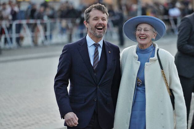 Bilder des Jahres 2021, Entertainment 11 November Königin des Königreiches Dänemark, Margrethe II. und Kronprinz Frederik beim Gang durch das Brandenburger Tor 10.11.2021 Königin des Königreiches Dänemark, Margrethe II. und Kronprinz Frederik beim Gang durch das Brandenburger Tor Berlin Brandenburger Tor Berlin GER