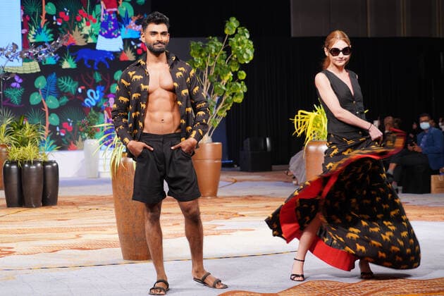 (211113) -- COLOMBO, Nov. 13, 2021 -- Models present creations during the Colombo Fashion Week (CFW) Swim Week in Colombo, Sri Lanka, on Nov. 12, 2021. The CFW Swim Week Colombo, scheduled for Nov. 12 and 13 in the national capital Colombo, will showcase works created by 11 local designers. ) SRI LANKA-COLOMBO-FASHION WEEK TangxLu