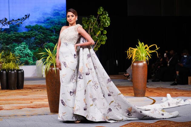 (211113) -- COLOMBO, Nov. 13, 2021 -- A model presents a creation during the Colombo Fashion Week (CFW) Swim Week in Colombo, Sri Lanka, on Nov. 12, 2021. The CFW Swim Week Colombo, scheduled for Nov. 12 and 13 in the national capital Colombo, will showcase works created by 11 local designers. ) SRI LANKA-COLOMBO-FASHION WEEK TangxLu