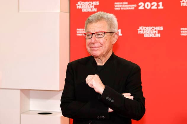 Daniel Libeskind bei der Verleihung des Preises für Verständigung und Toleranz im Glashof des Jüdischen Museums. Berlin, 13.11.2021