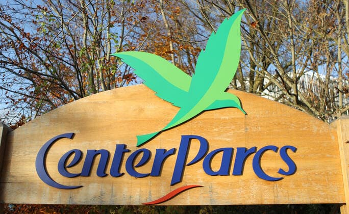 Hinweisschild vor dem Hauptgebäude vom Ferienpark Center Parcs in Tossens. Tossens Niedersachsen