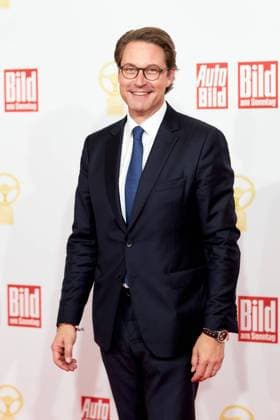 Das Goldene Lenkrad 2021 Andreas Scheuer auf dem roten Teppich bei der Verleihung des Goldenen Lenkrads im Axel-Springer-Hochhaus in Berlin. Copyright: xEventpressxGolejewskix