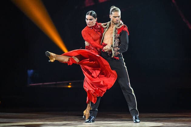 Bilder des Jahres 2021, Entertainment 11 November Entertainment Themen der Woche KW46 Entertainment Bilder des Tages 18.11.2021, xlakx, Entertainment Tanzen, Let s Dance - Die Live-Tour emspor, v.l.Renata Lusin und Rurik Gislason bei Let s Dance - Die Live-Tour 2021 in der Mercedes Benz Arena. Berlin Berlin