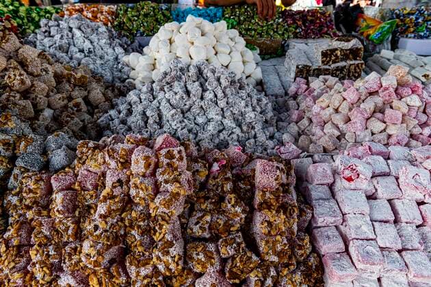 Lokale Süßigkeiten unterhalb der Zitadelle von Kirkuk, Kirkuk, Irak, Asien Copyright: imageBROKER/MichaelxRunkel ibxrun07166856.jpg