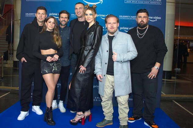 Bilder des Jahres 2021, Entertainment 11 November Entertainment Themen der Woche KW47 Entertainment Bilder des Tages Andreas Ferber, Vanessa Mai, Tom Beck, Wladimir Klitschko, Stefanie Giesinger, Axel Stein und Summer Cem bei der Premiere der Amazon-Serie Celebrity Hunted im Zoo Palast. Berlin, 25.11.2021