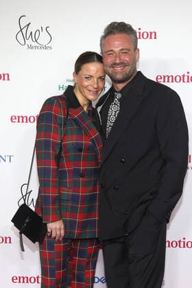 Bilder des Jahres 2021, Entertainment 11 November Entertainment Themen der Woche KW47 Entertainment Bilder des Tages Sasha und seine Ehefrau Julia bei der Verleihung vom Emotion Award am 26.11.2021 in Hamburg Emotion Award 2021 in Hamburg