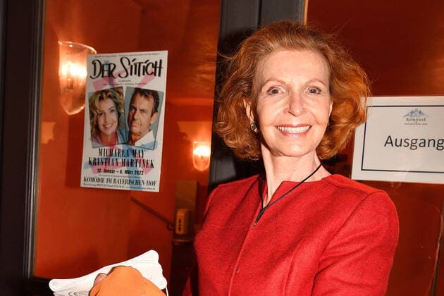 Bilder des Jahres 2022, Entertainment 01 Januar Entertainment Themen der Woche KW02 Entertainment Bilder des Tages Jutta Kammann bei der Der Sittich Theater Premiere am 12.01.2022 in der Komoedie Bayerischer Hof in München Der Sittich Theater Premiere in München