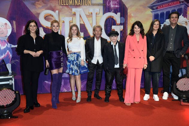 Bilder des Jahres 2022, Entertainment 01 Januar Entertainment Themen der Woche KW02 Entertainment Bilder des Tages Stefanie Kloss (Silbermond), Victoria Swarovski, Julia Beautx, Peter Maffay, Katharina Thalbach, Iris Berben, Alexandra Maria Lara, Bastian Pastewka auf dem Roten Teppich der Premiere von SING DIE SHOW DEINES LEBENS im Zoo Palast in Berlin am 16.01.2022