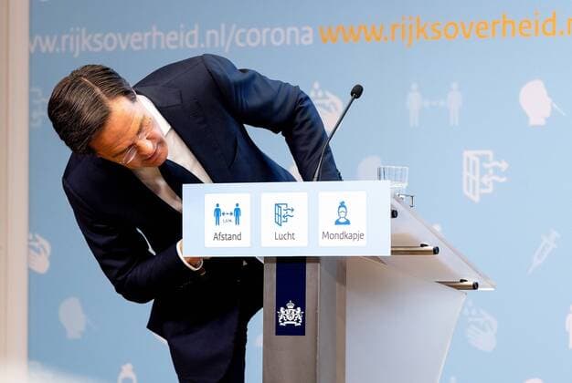 Bilder des Jahres 2022, News 01 Januar News Themen der Woche KW04 25-01-2022, The Hague - Prime Minister Mark Rutte and Minister Ernst Kuipers (Public Health, Welfare and Sport) after the corona press conference. The cabinet is going to relax the corona rules for the cultural sector, the catering industry and sports competitions. Photo: ANP Hollandse Hoogte Jeffrey Groeneweg