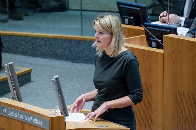 Düsseldorf 26.01.2022 Plenarsitzung Landtag Christina Schulze Föcking (CDU ) Düsseldorf Nordrhein-Westfalen Deutschland