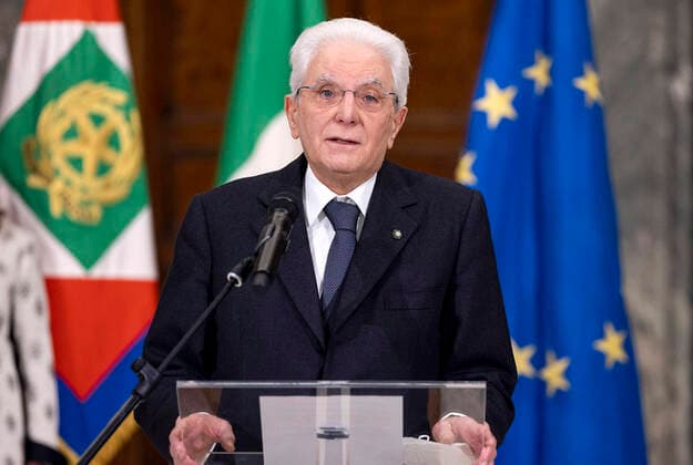 Bilder des Jahres 2022, News 01 Januar News Themen der Woche KW04 January 29, 2022, ROME: Re-elected Italian President, Sergio Mattarella, talks on the occasion of the communication of the outcome of the vote for his election of the President of the Republic at the Quirinale Palace in Rome, Italy, 29 January 2022. Sergio Mattarella was re-elected on the eighth ballot of MPs, Senators and regional representatives after seven inconclusive votes forced political parties to beg the outgoing head of state to rethink his retirement plans. The vote counters signalled to the 1,009 grand electors that the 80-year-old leftwing Christian, former minister and ex-Constitutional justice had reached the magic 505 vote mark, sparking a loud round of applause that lasted over four minutes. Mattarella got 759 votes out of - ZUMAa110 20220129_zaf_a110_031 Copyright: xQuirinalexPalacexPressxOffice Pax