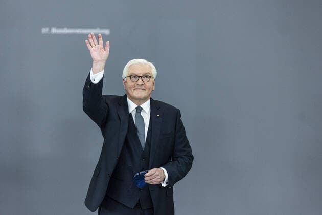 Bilder des Jahres 2022, News 02 Februar News Themen der Woche KW06 News Bilder des Tages Bundespraesident Frank-Walter Steinmeier, aufgenommen im Rahmen der Bundesversammlung zur Wahl des Bundespraesidenten im Paul-Loebe-Haus in Berlin, 13.02.2022. Neben dem Amtsinhaber und wiedergewaehlten Bundespraesidenten Frank-Walter Steinmeier traten zur Wahl an Gerhard Trabert, unterstuetzt von Die Linke, Max Otte, unterstuetzt von der AfD, sowie Stefanie Gebauer, unterstuetzt von den Freien Waehlern. Steinmeier wurde im ersten Wahlgang mit 1045 Stimmen gewaehlt. Berlin Deutschland