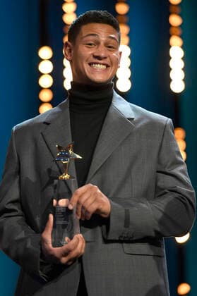 Bilder des Jahres 2022, Entertainment 02 Februar Entertainment Themen der Woche KW07 Entertainment Bilder des Tages Emilio Sakraya (Deutschland) bei der Verleihung der European Shooting Stars Awards 2022 auf der Berlinale 2022 72. Internationale Filmfestspiele Berlin im Berlinale Palast. Berlin, 14.02.2022
