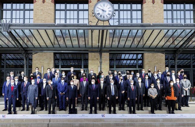 Bilder des Jahres 2022, News 02 Februar News Themen der Woche KW08 News Bilder des Tages Familienfoto im Rahmen des Treffens der Aussenministerinnen und Aussenminister des Forums fuer die Kooperation im Indo-Pazifik. Paris, 22.02.2022. Paris France