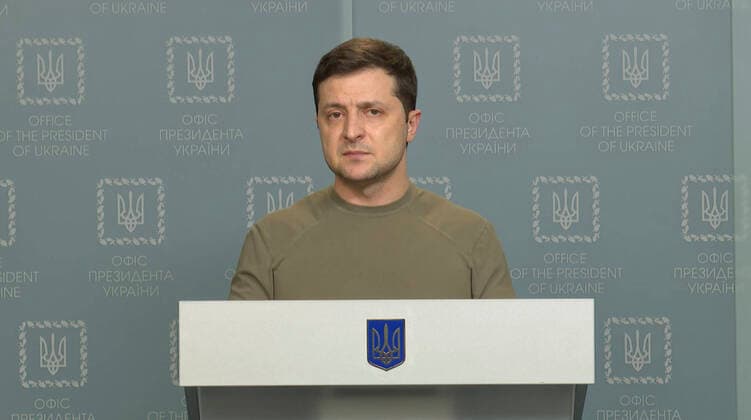 Bilder des Jahres 2022, News 02 Februar News Themen der Woche KW08 News Bilder des Tages Febryary 24, 2022, Kyiv, Ukraine: Ukrainian President VOLODYMYR ZELENSKY during his address to the nation at the end of the first day of Russia s attacks on Thursday. Kyiv Ukraine - ZUMA 20220224_int_z03_038 Copyright: xUkrainianxPresident sxOfficex