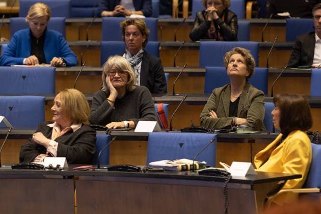 Bilder des Jahres 2022, News 03 März News Themen der Woche KW10 News Bilder des Tages Erste Reihe: Sabine Leutheusser Schnarrenberger, Ingrid Matthäus-Maier Zweite Reihe: Alice Schwarzer mit Partnerin Bettina Flitner Dritte Reihe: Leichtathletin Steffi Nerius - Zentrale Veranstaltung des Landes Nordrhein-Westfalen zum Internationalen Frauentag im World Conference Center Bonn, dem ehemaligen Plenarsaal des Deutschen Bundestages. Ministerpräsident Hendrik Wüst kommt mit geladenen Gästen zusammen und würdigt die Leistungen der Frauen in der Bonner Republik, die sich ihre Beteilung am demokratischen Prozess erkämpfen mussten, 08.03.2022 Bonn Gronau NRW Deutschland