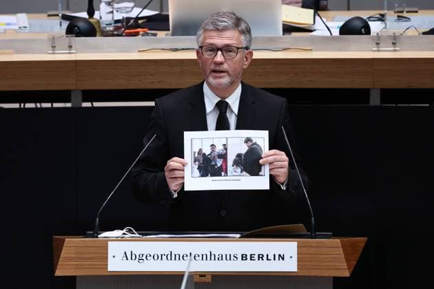 Ukraine-Krieg, Jahrestag der Invasion, Chronologie der Ereignisse, Archivbilder Bilder des Jahres 2022, News 03 März News Themen der Woche KW10 News Bilder des Tages Der Botschafter von Ukraine in Deutschland Andrij Melnyk waehrend der Aktuellen Stunde ueber den Russichen Angriffskrieg auf die Ukraine und die Aufnahme in der Stadt von Kriegsfluechtlingen im Abgeordnetenhaus in Berlin am 10. Maerz 2022. Plenarsitzung im Abgeordnetenhaus Berlin