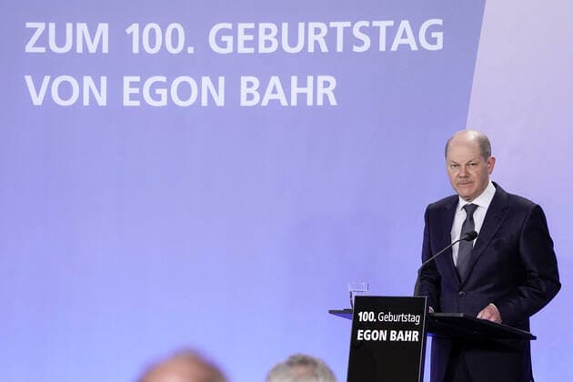 Bilder des Jahres 2022, News 03 März News Themen der Woche KW11 News Bilder des Tages Friedrich Ebert Stiftung zum 100. Geburtstag von Egon Bahr Aktuell, 17.03.2022, Berlin, Bundeskanzler Olaf Scholz im Portrait bei der Wuerdigung des Lebenswerk von Egon Bahr in der Friedrich Ebert Stiftung in Berlin Berlin Berlin Deutschland