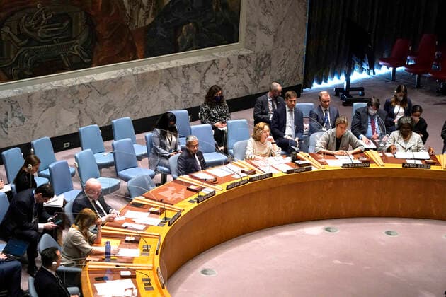 United Nations Security Council Holds A Session On Ukraine General atmosphere as ambassadors attend during a Security Council Meeting addressing the Russian invasion of Ukraine at the United Nations Headquarters on March, 18, 2022 in New York City, USA. Increasingly concerned about the invasion and the cost of civilian lives, members of the Security Council vehemently demanded that a pathway for immediate humanitarian relief and peace be set. New York city NY United States  Copyright: xJohnxLamparskix originalFilename: lamparski-unitedna220318_npE4p