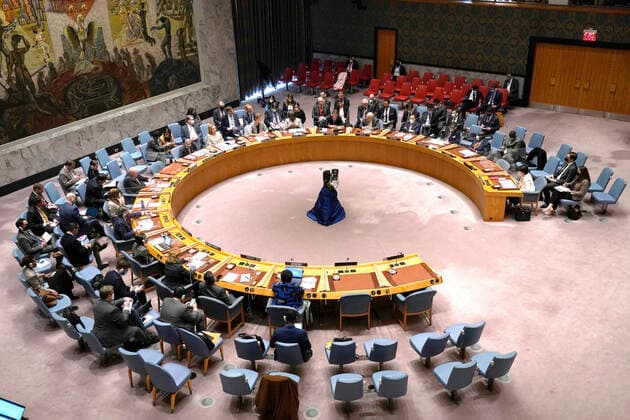 United Nations Security Council Holds A Session On Ukraine General atmosphere as ambassadors attend during a Security Council Meeting addressing the Russian invasion of Ukraine at the United Nations Headquarters on March, 18, 2022 in New York City, USA. Increasingly concerned about the invasion and the cost of civilian lives, members of the Security Council vehemently demanded that a pathway for immediate humanitarian relief and peace be set. New York city NY United States  Copyright: xJohnxLamparskix originalFilename: lamparski-unitedna220318_nplVG