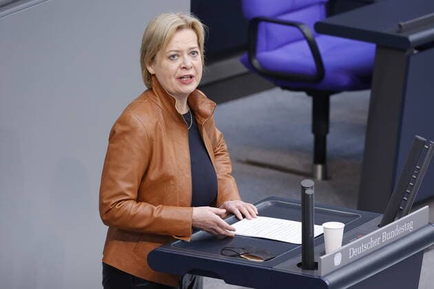 Dr. Gesine Lötzsch, Fraktion Die Linke, Deutschland, Berlin, Reichstag, 22. März 2022 (23. Sitzung), Finanzminister Lindner kündigt dringend be­nötigte Entlastungen an