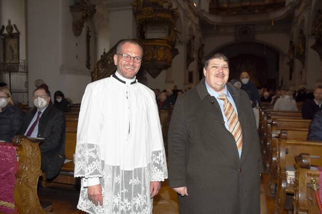 Daniel Lerch Pfarrer St Peter Alter Peter Kath Kirche Dr h.c Bernd Posselt MdEP a.D. Praesident der Paneuropa-Union Muenchen 01.04.2022 Rindermarkt 1 Kath Kirche St. Peter -Alter Peter -Gedenk.Gottesdienst Zum 100. Todestages des Sel. Kaisers Karl I. aus dem Hause Habsburg. Muenchen