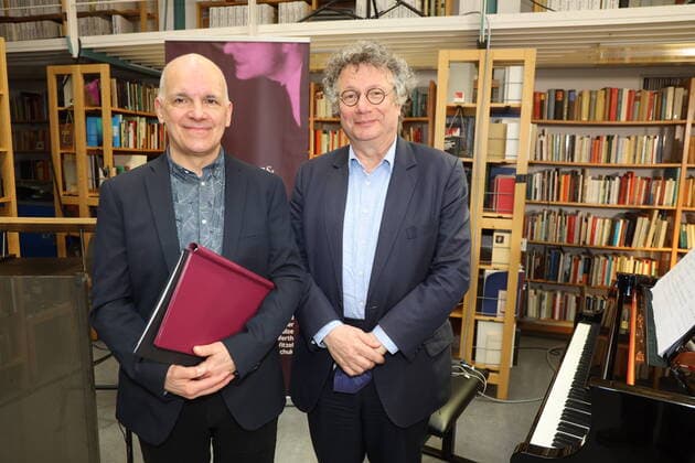 Bilder des Jahres 2022, Entertainment 04 April Entertainment Themen der Woche KW13 Verleihung des Erich Fried Preises 2021 Wien, Literaturhaus, 03. 04. 2022 Frank WITZEL - Preisträger, Ingo SCHULZE - Laudatio