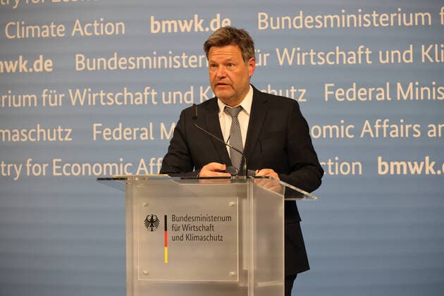 Bilder des Jahres 2022, News 04 April News Themen der Woche KW14 News Bilder des Tages Habeck zu Gazprom 04.04.2022, Germany, Berlin , Pressekonferenz Bundesminister für Wirtschaft und Klimaschutz Robert Habeck Zum Thema der Gazprom Germania Berlin Berlin Germany