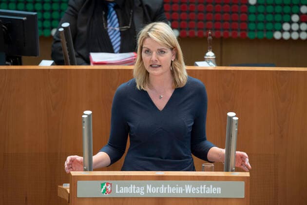 Christina SCHULZE-FOECKING, Schulze-Föcking, CDU-Fraktion, bei ihrer Rede TOP 4: Landeskinderschutzgesetz NRW und Anenderung des Kinderbildungsgesetzes, Gesetzentwurf der Landesregierung, 169. Sitzung des Landtags Nordrhein-Westfalen, im Landtag Nordrhein-Westfalen NRW, Duesseldorf am 27.01.2022, Ã‚