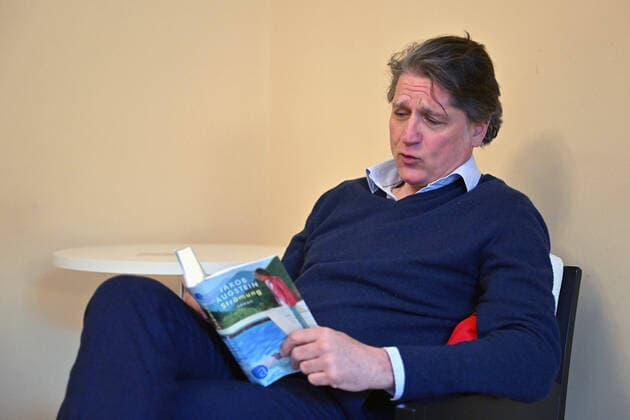 Bilder des Jahres 2022, Entertainment 04 April Entertainment Themen der Woche KW14 Entertainment Bilder des Tages Ein journalistisches Schwergewicht: Jacob Augstein ist Verleger der Wochenzeitung der Freitag und hat jetzt das literarische Schreiben für sich entdeckt. Im Rahmen der Erfurter Frühlingslese 2022 stellt er seinen ersten Roman in Lesung und Gespräch vor. In seinem literarischen Debüt Strömung erzählt Jakob Augstein eindringlich von einem Mann unserer Zeit, deren Konturen zwischen politischen Umbrüchen, neuen Ideen und alten Bedrohungen immer schwerer auszumachen sind. Jakob Augstein, geboren 1967, ist Verleger und Publizist. Moderation: Michael Helbing (Kulturredakteur Thüringer Allgemeine), Erfurt Thüringen Deutschland Copyright: xUwe-JensxIgelx