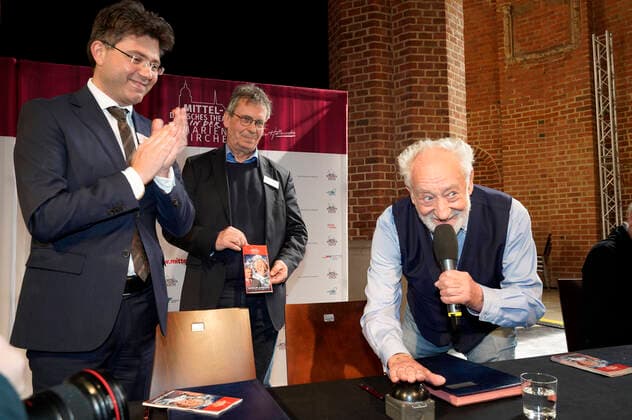 Bilder des Jahres 2022, Entertainment 04 April Entertainment Themen der Woche KW15 Entertainment Bilder des Tages Robert Reck, Ralf Schönemann und Dieter Hallervorden bei der Pressekonferenz zur Eröffnung des Mitteldeutschen Theater in der Marienkirche Dessau in der Marienkirche. Dessau, 11.04.2022