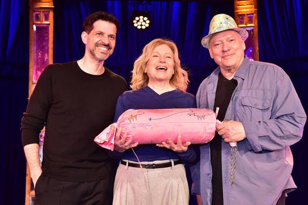 Bilder des Jahres 2022, Entertainment 04 April Entertainment Themen der Woche KW15 Entertainment Bilder des Tages PK - 30 Jahre BAR JEDER VERNUNFT Pasquale Aleardi, Maren Kroymann, Rosa von Praunheim PresseTermin 30 Jahre BAR JEDER VERNUNFT 20 JAHRE TIPI AM KANZLERAMT 12.04.2022