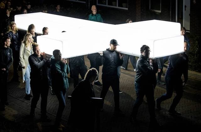 Bilder des Jahres 2022, Entertainment 04 April Entertainment Themen der Woche KW15 News Bilder des Tages 2022-04-14 21:11:02 DOETINCHEM - The white cross is carried by Doetinchem during the music spectacle The Passion 2022. The twelfth edition of the musical Biblical event about the suffering and death of Jesus Christ takes place in the Gelderland municipality. ANP KIPPA SEM VAN DER WAL netherlands out - belgium out